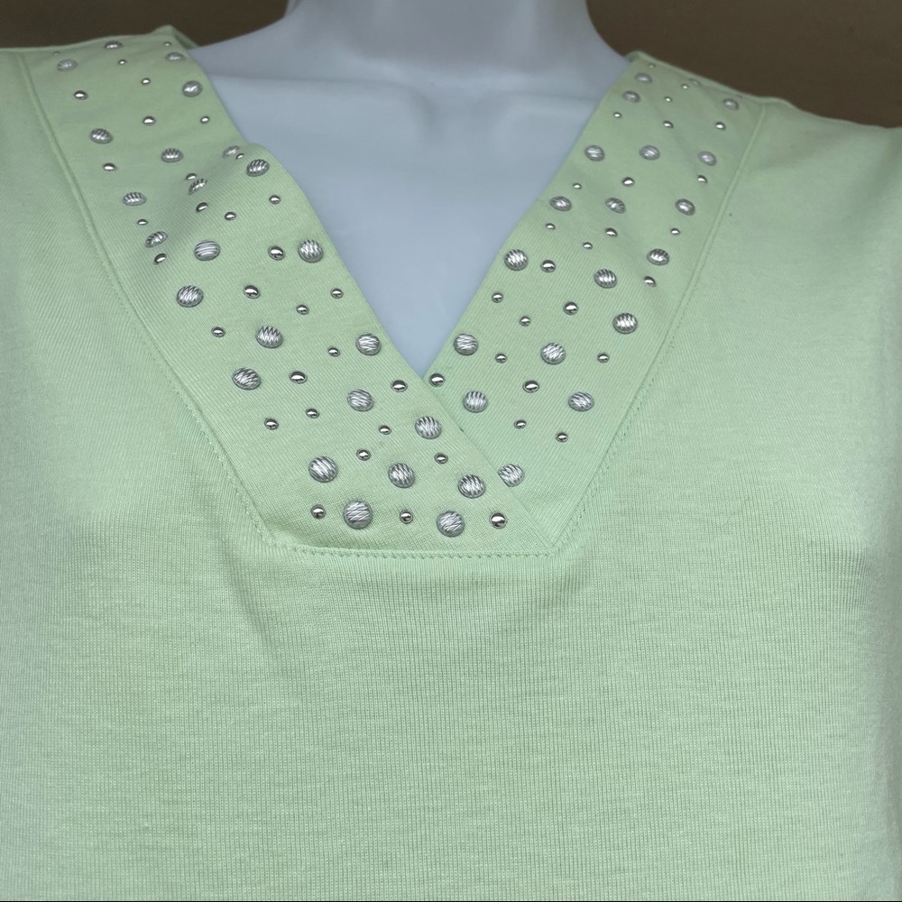 Karen Scott Studded V Neck tee - Sz Small